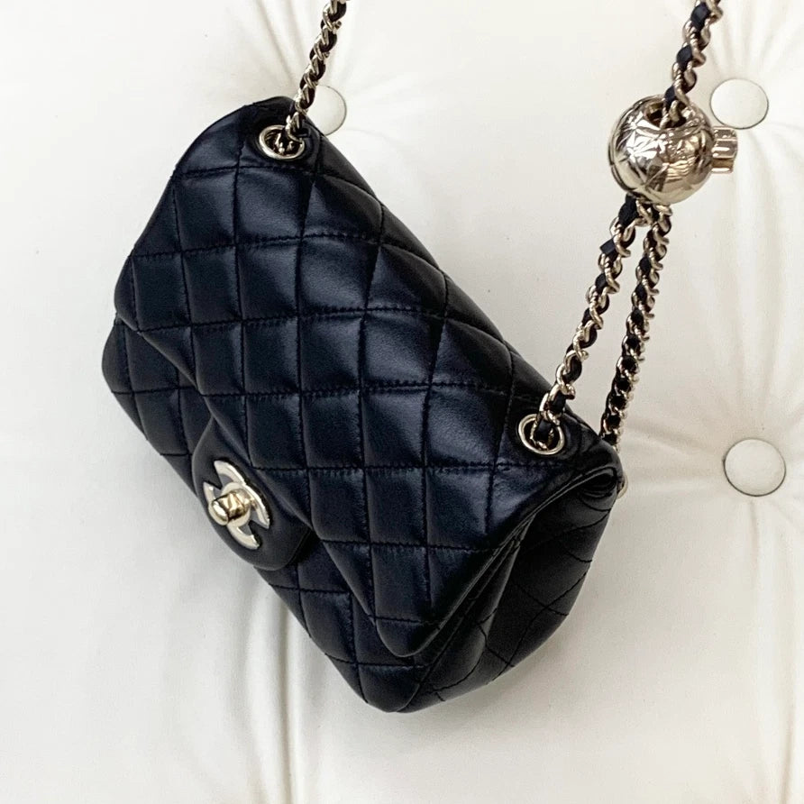 Chanel Classic Flap Lambskin Chain Shoulder Bag Crossbody Black Gold Women S