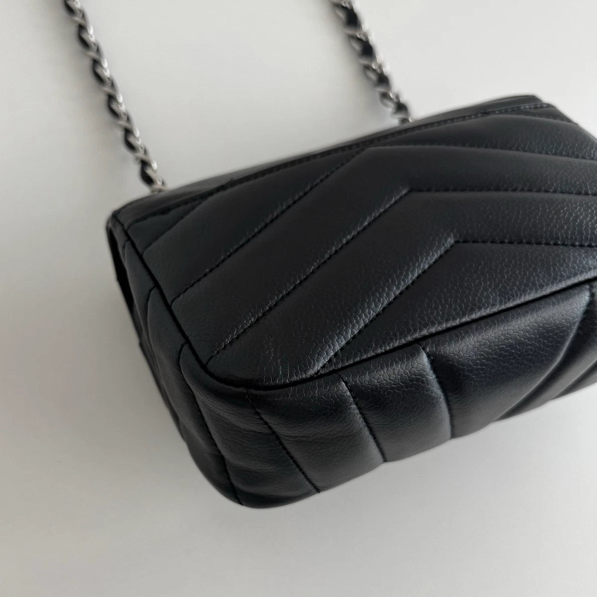 Chanel Chevron Calfskin Mini Chain Black Shoulder Bag Crossbody Silver Hardware