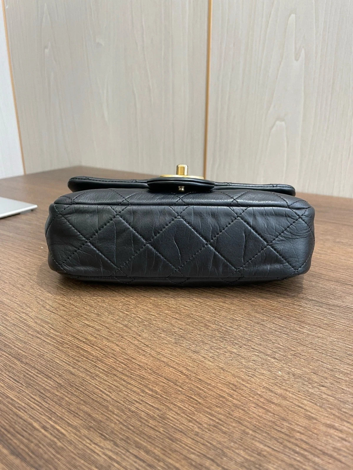 CHANEL Classic Flap Series Large Mini Chain Crossbody Bag Daily Use Black Gold