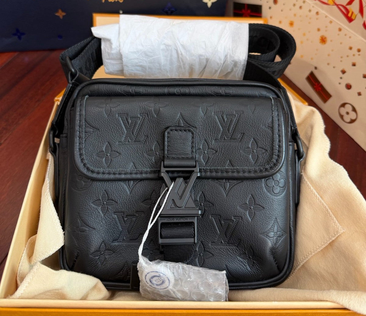 Louis Vuitton Monogram Getaway Crossbody Black Unisex Adults Classic