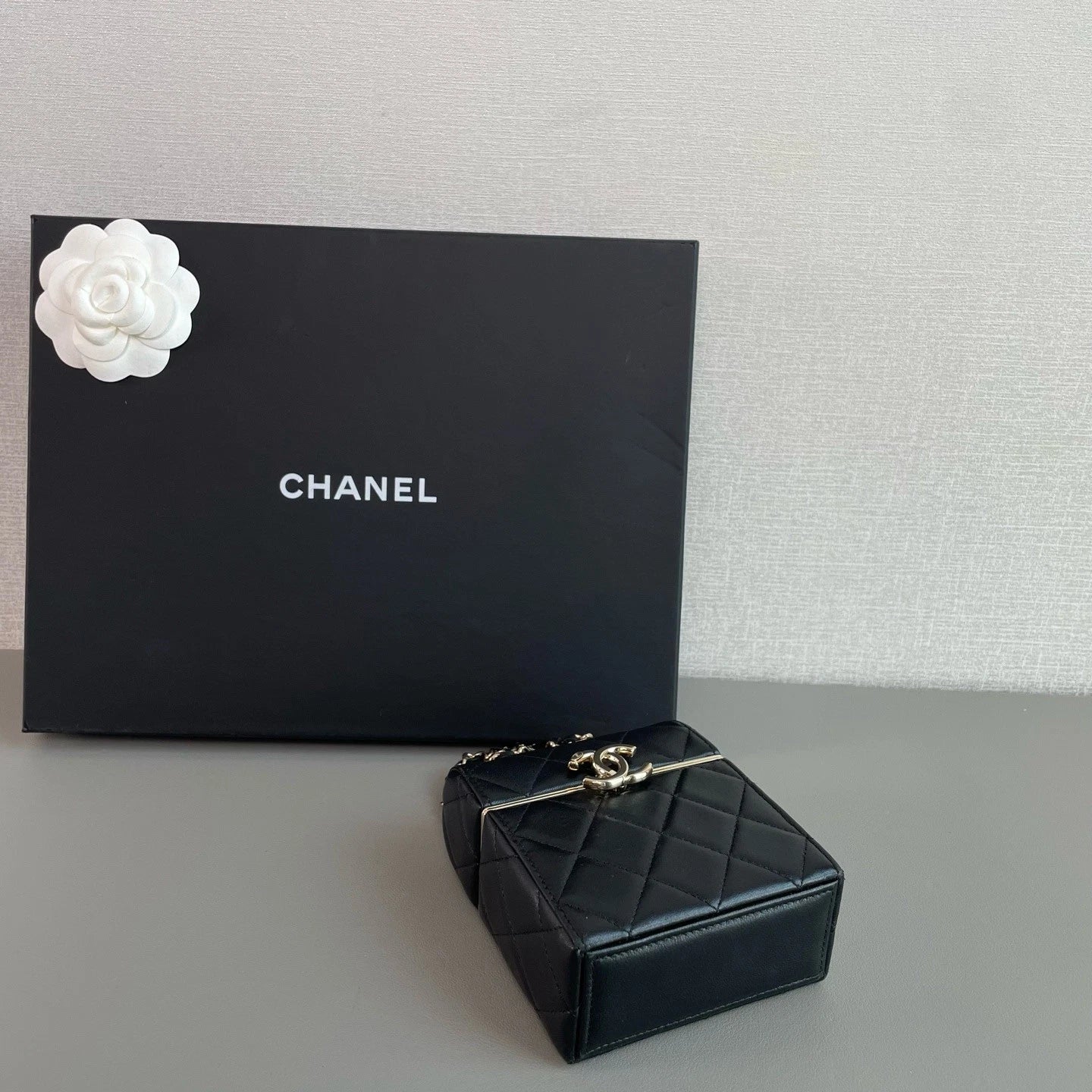 Chanel Diamond Chain Shoulder Crossbody Bag Black Gold Hardware Women