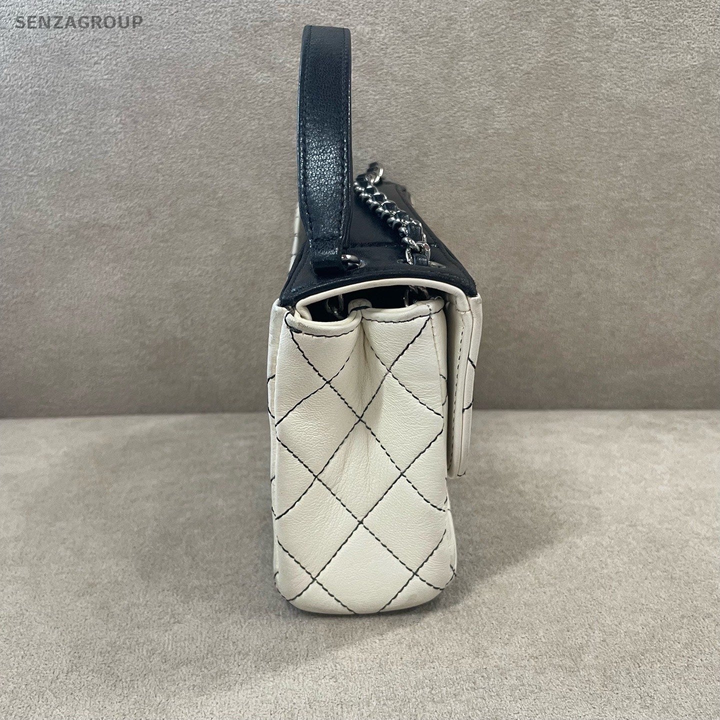 CHANEL Vintage Top Handle Diamond Pattern 2WAY Chain Shoulder Handbag White