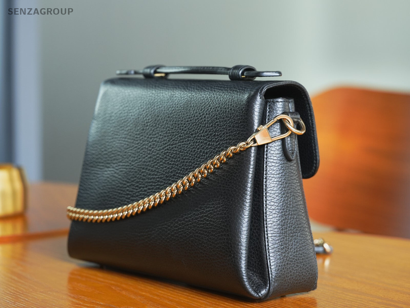 GUCCI Interlocking Top Handle Shoulder Bag