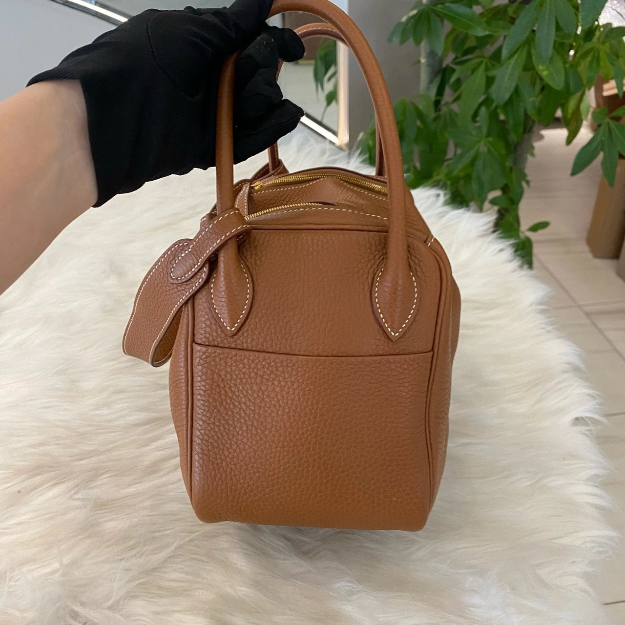 Hermès Lindy 26 Gold Brown Leather Handbag Shoulder Bag Women's Classic
