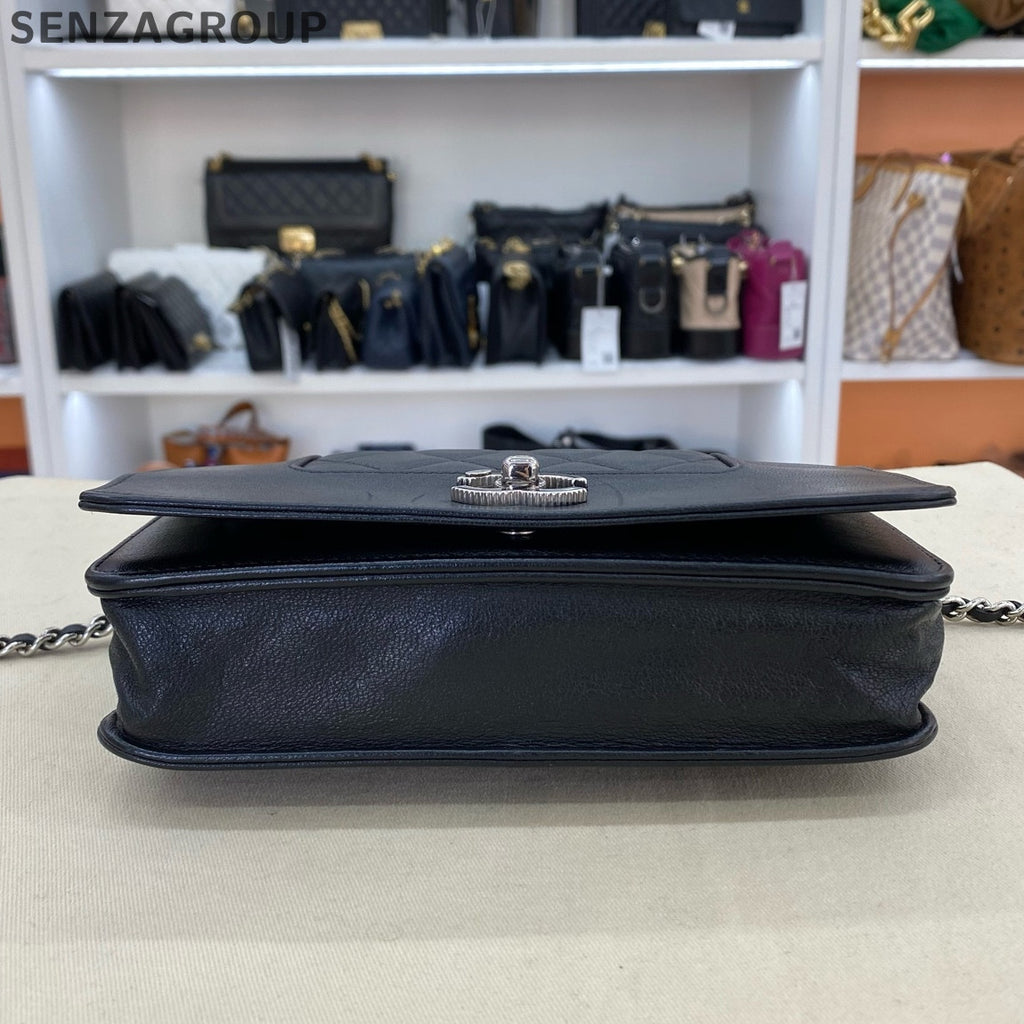 Chanel Classic Black Silver Quilted Chain Shoulder Crossbody Bag