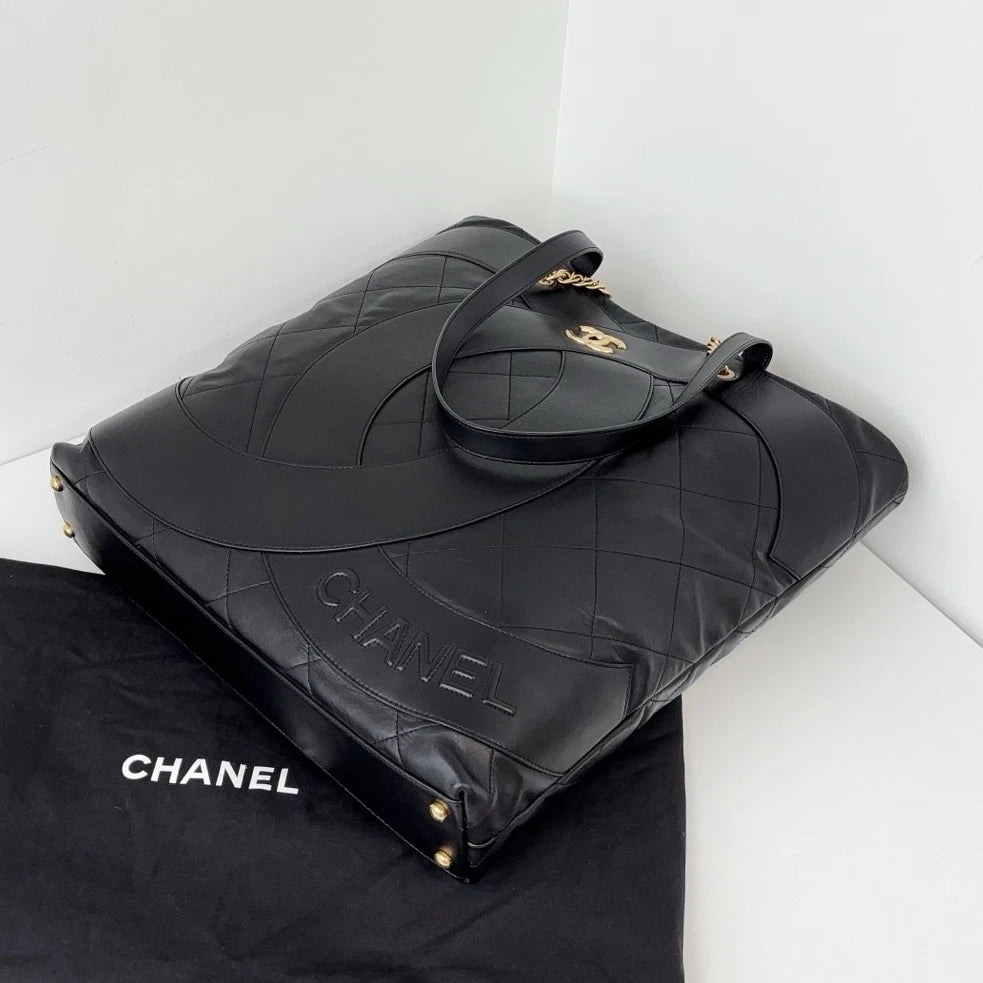 Vintage Chanel CC Logo Tote Black Handbag Shoulder Bag Chip Version GHW