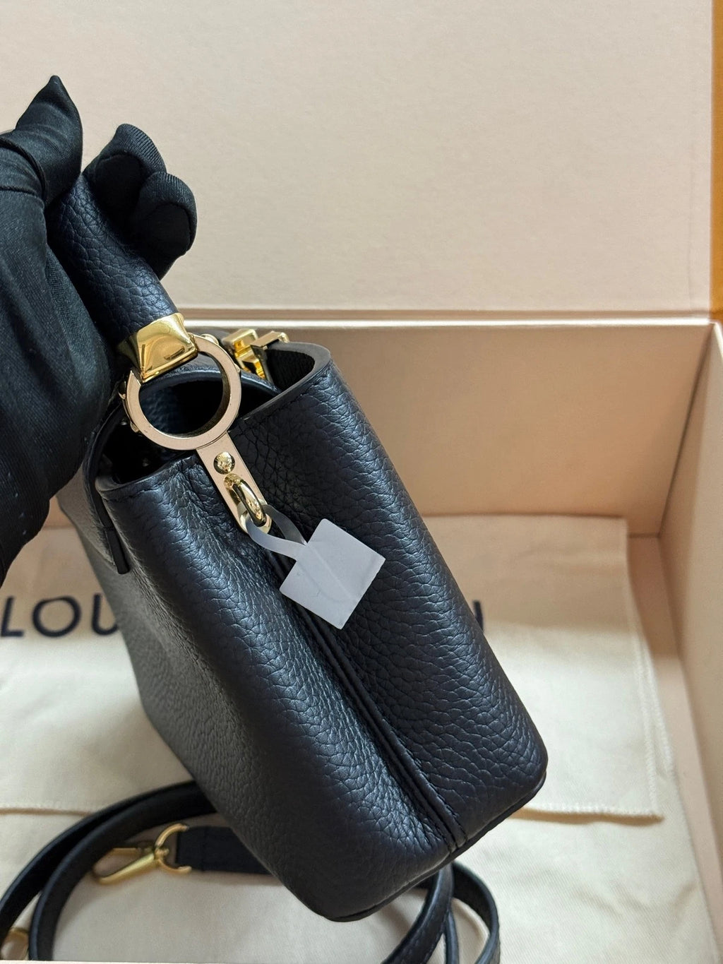Louis Vuitton Capucines Black Shoulder Bag Excellent
