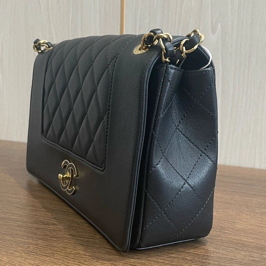 Chanel Calfskin GM Flap Gold Chain Black Shoulder Bag Crossbody Diamond Turnlock