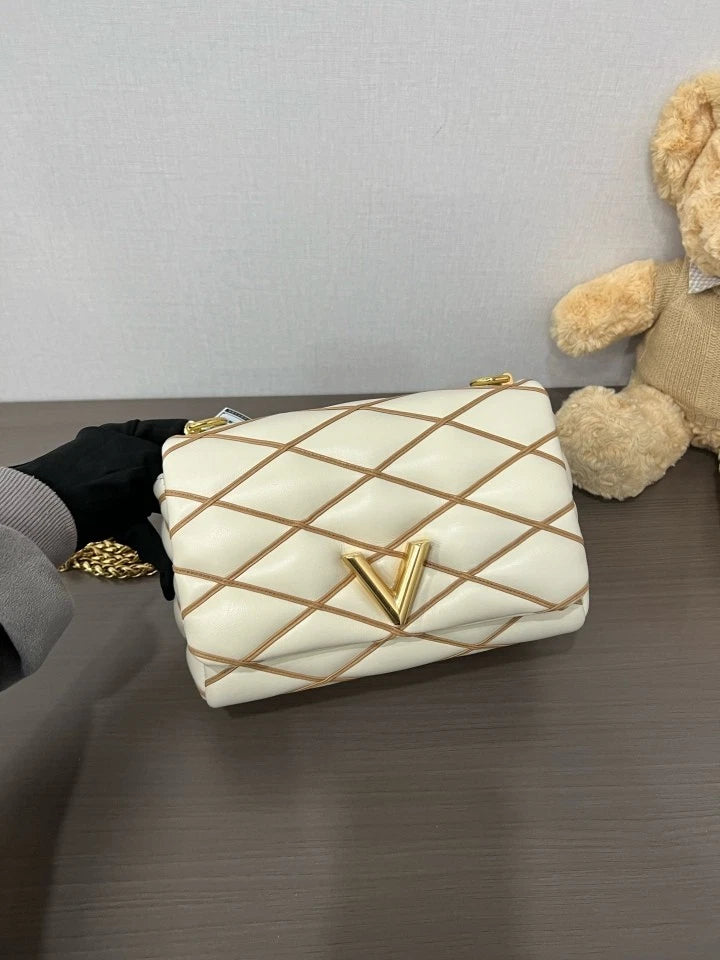 Louis Vuitton Women's Chain Shoulder Bag Lambskin White