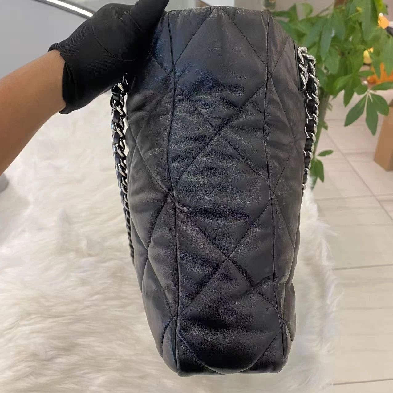 Chanel 19 Bag Tote Chain Shoulder Bag Quilted Black Gold Classic Women