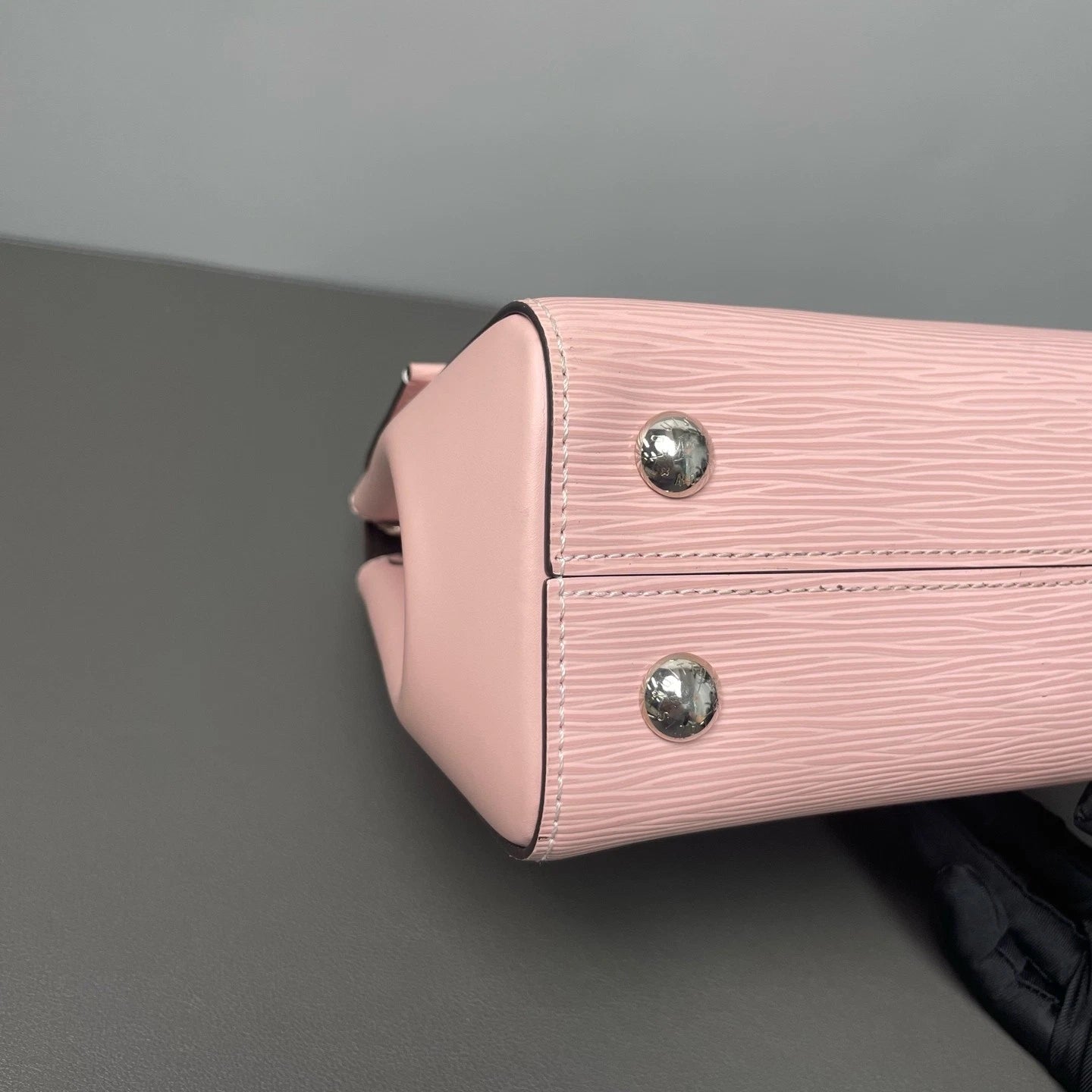 Louis Vuitton Cluny Epi Pink Crossbody Handbag Excellent