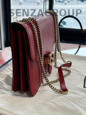 Gucci Red Accordion Chain Shoulder Bag with Gold Hardware - Classic & Stylish