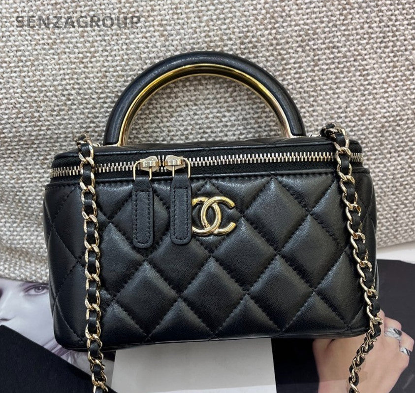 Chanel Diamond Chain Shoulder Bag Crossbody Black Gold Used Women Classic