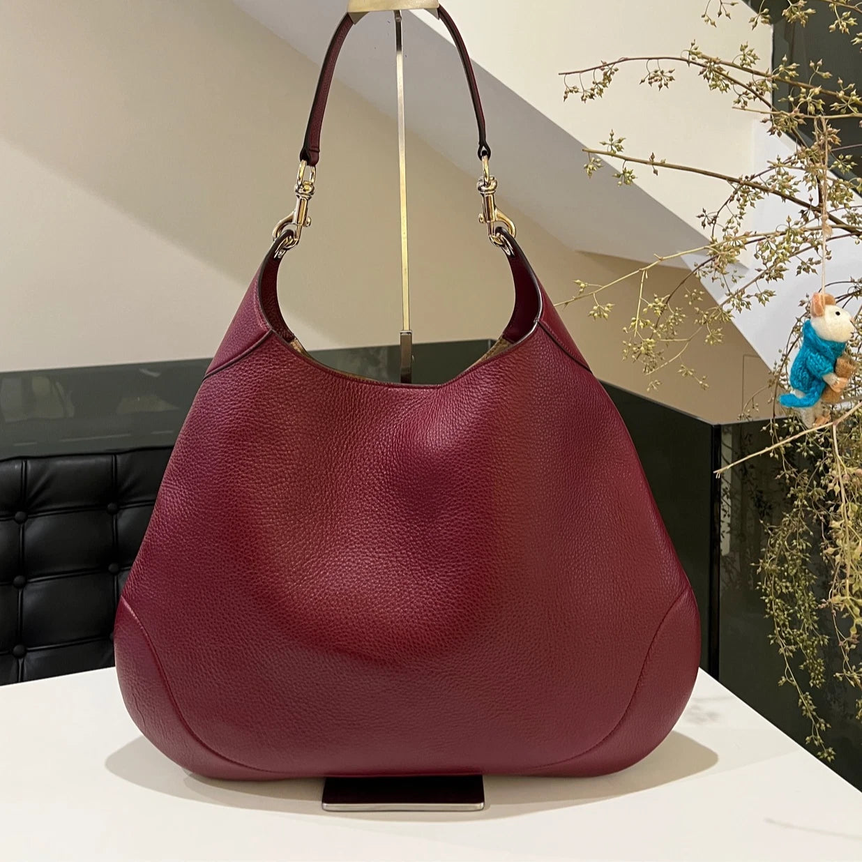 Gucci Body Hobo Shoulder Bag Red Gold Buckle Classic Women's
