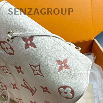 Louis Vuitton Neverfull MM Tote Bag in White Leather - Women's Shoulder Bag