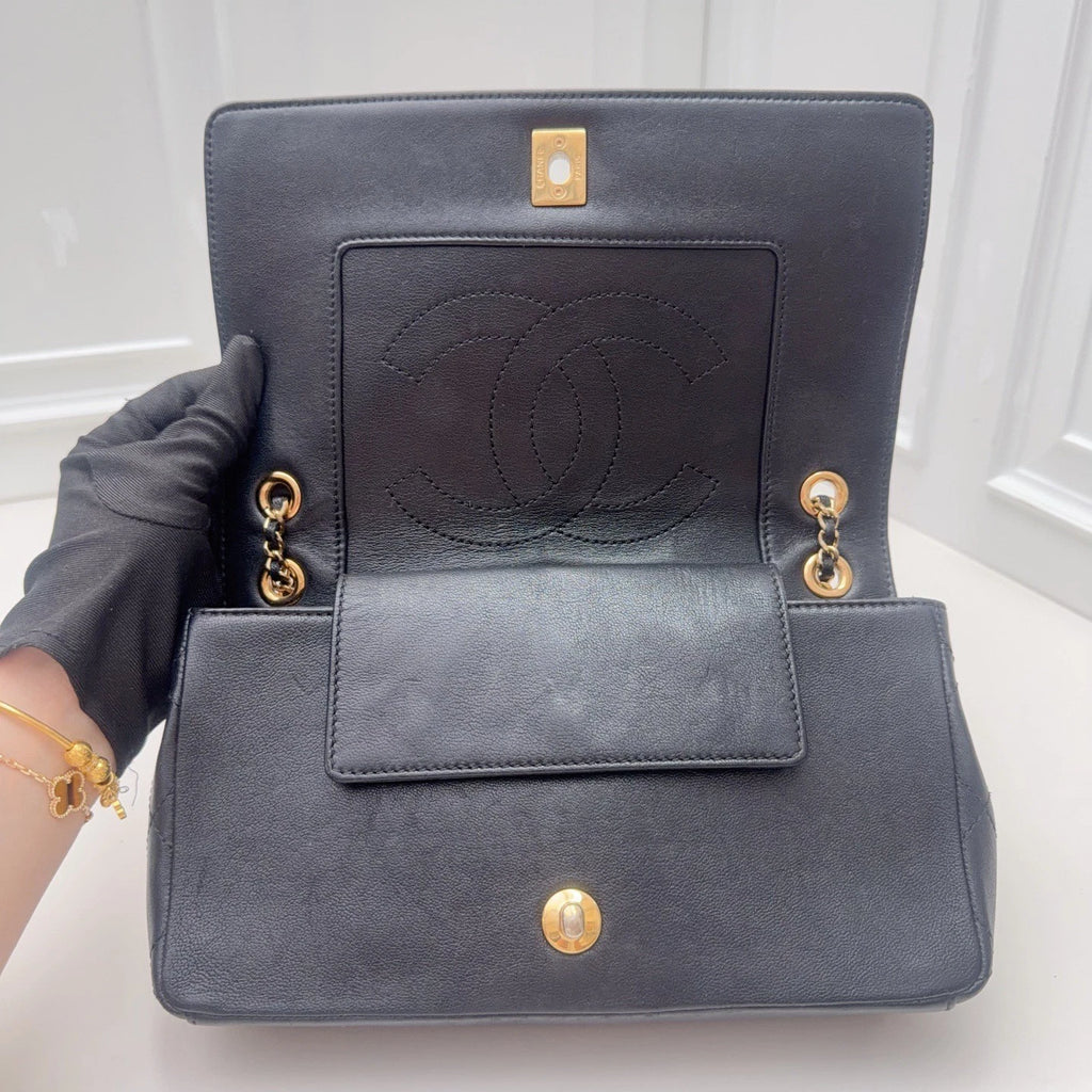 Authentic Chanel Classic Flap Black Quilted Flap Chain Shoulder Crossbody GHW