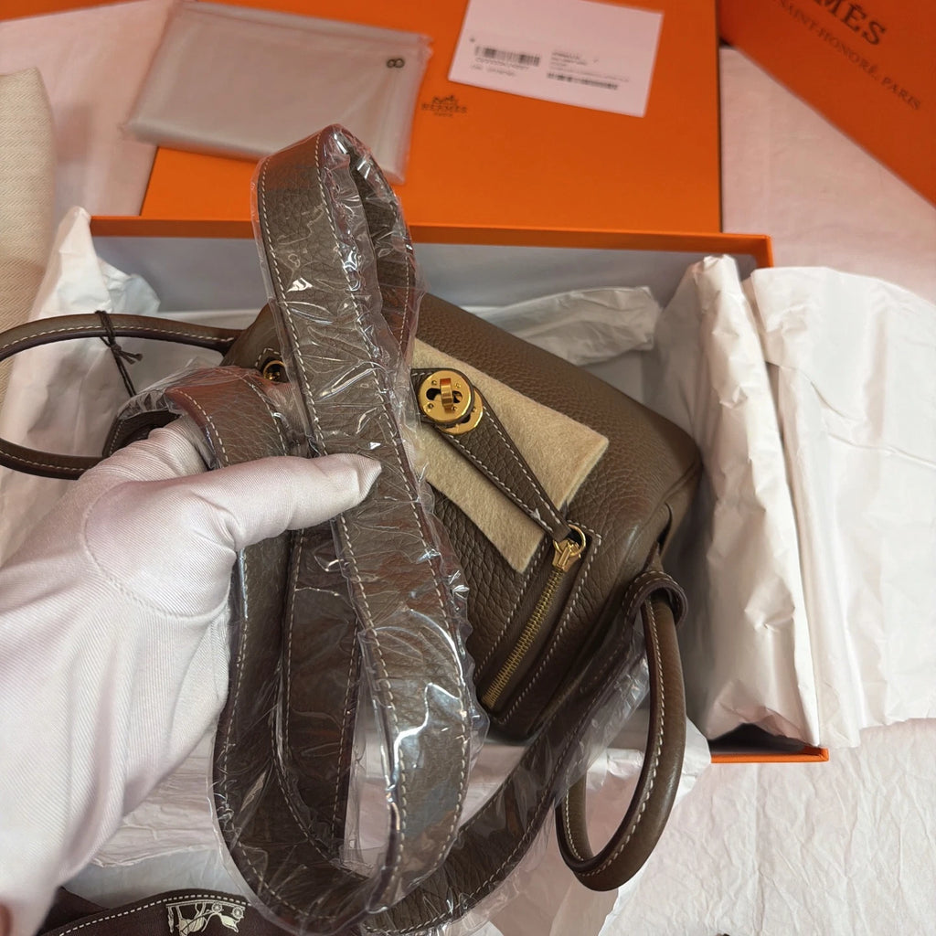 Excellent Condition Hermes Lindy Mini Gray Gold TC Leather Handbag Crossbody