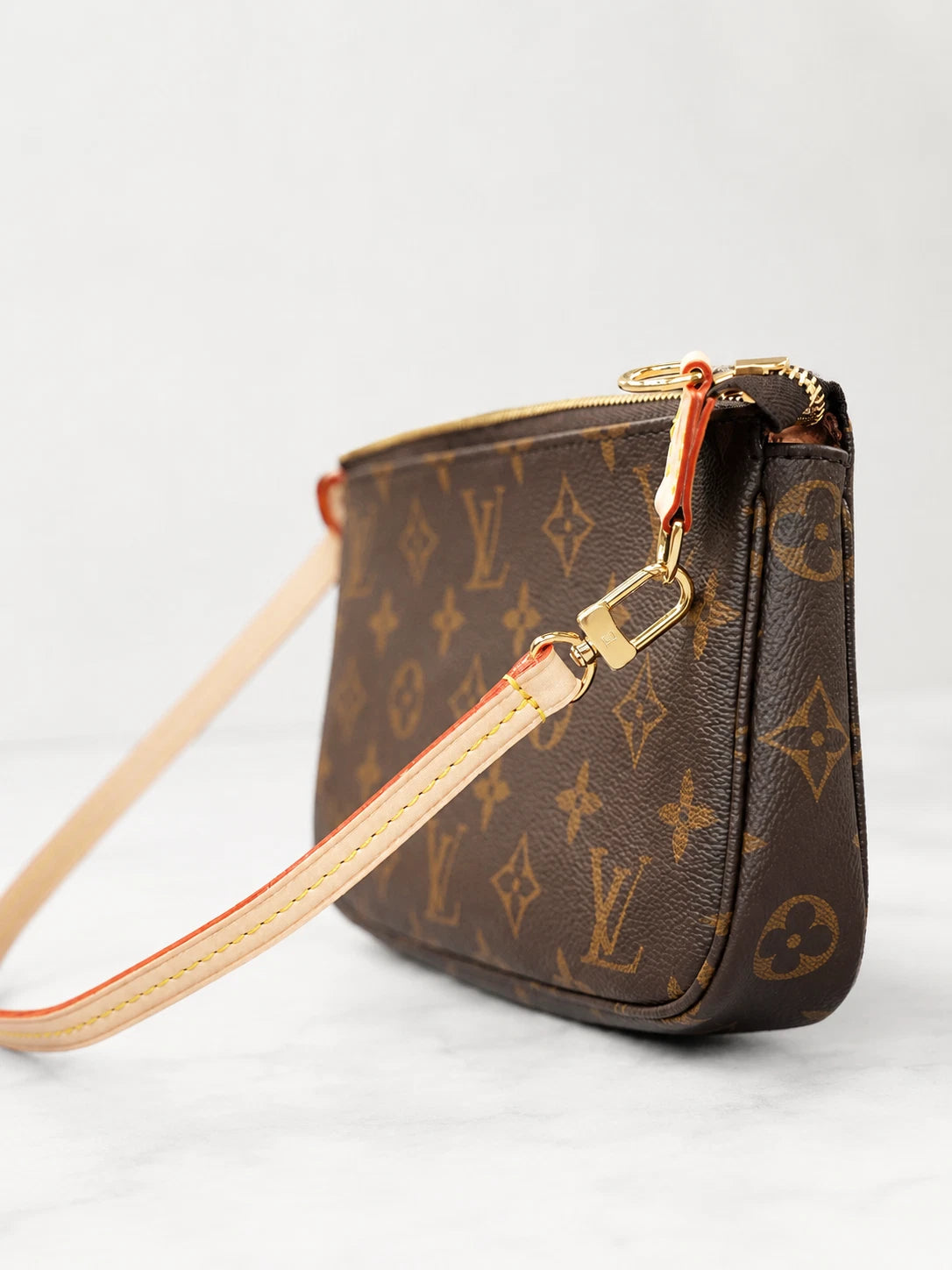 Louis Vuitton Pochette Accessories Monogram Canvas Shoulder Bag Excellent