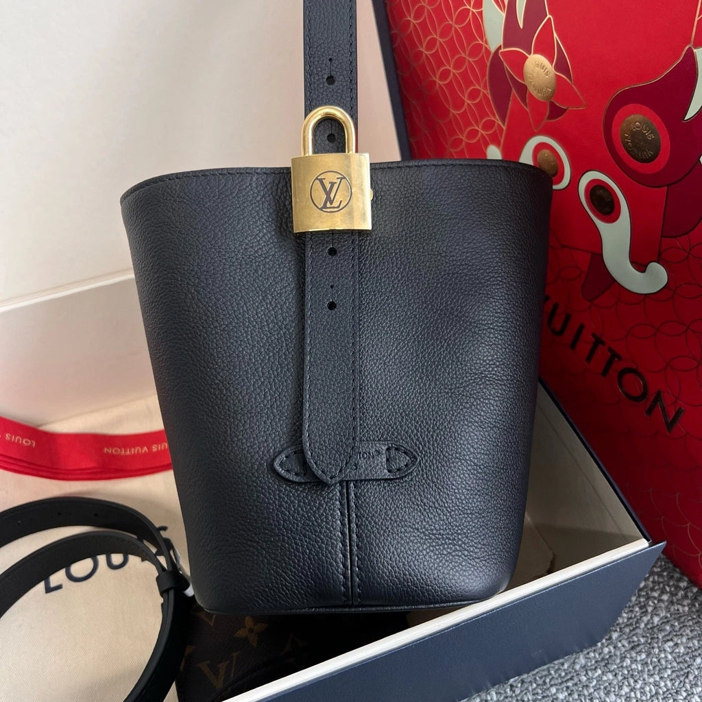 Louis Vuitton Black Bucket Crossbody Handbag For Women