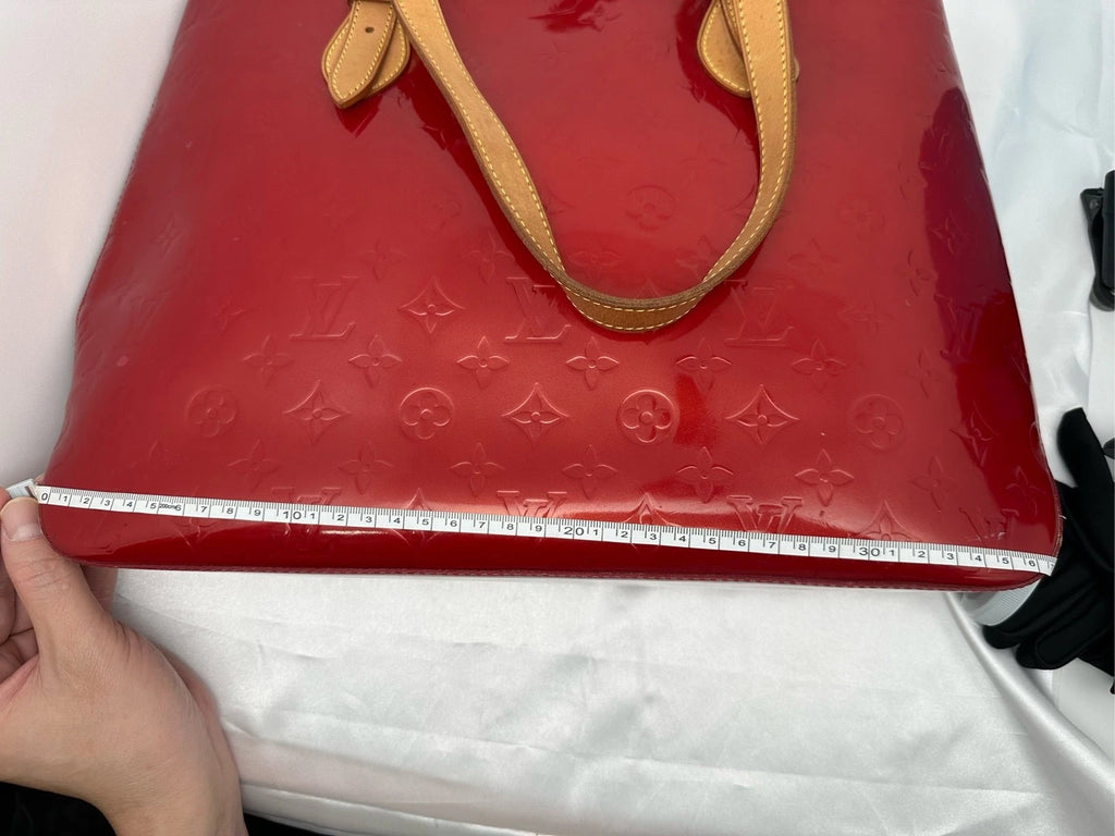 Louis Vuitton Red Leather Shoulder Bag for Women