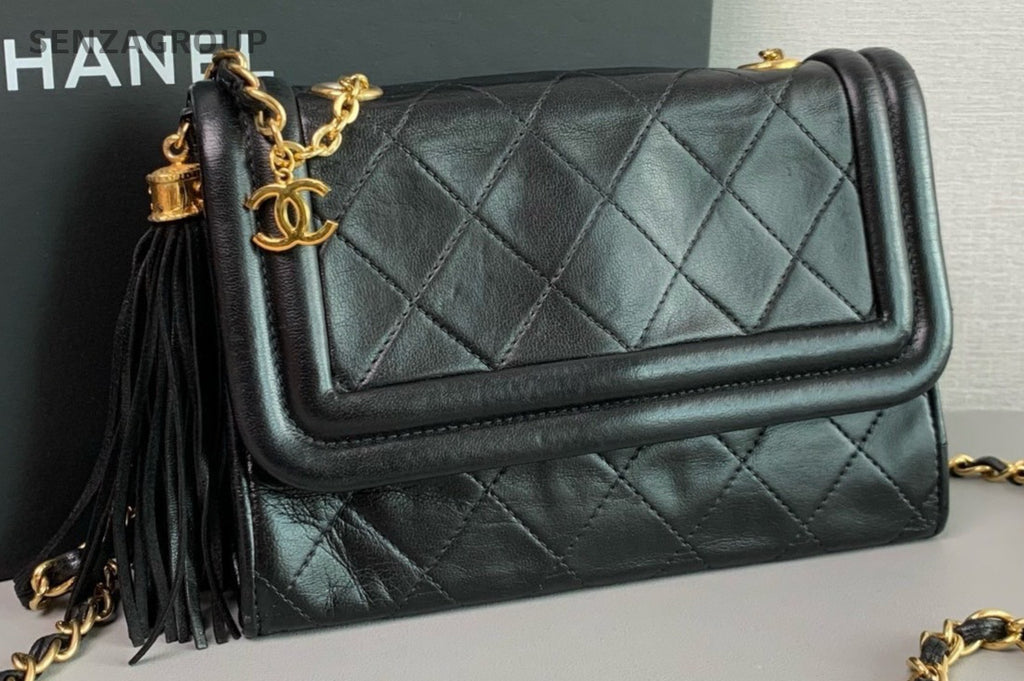 CHANEL Classic Diamond pattern Black gold Shoulder bag Crossbody