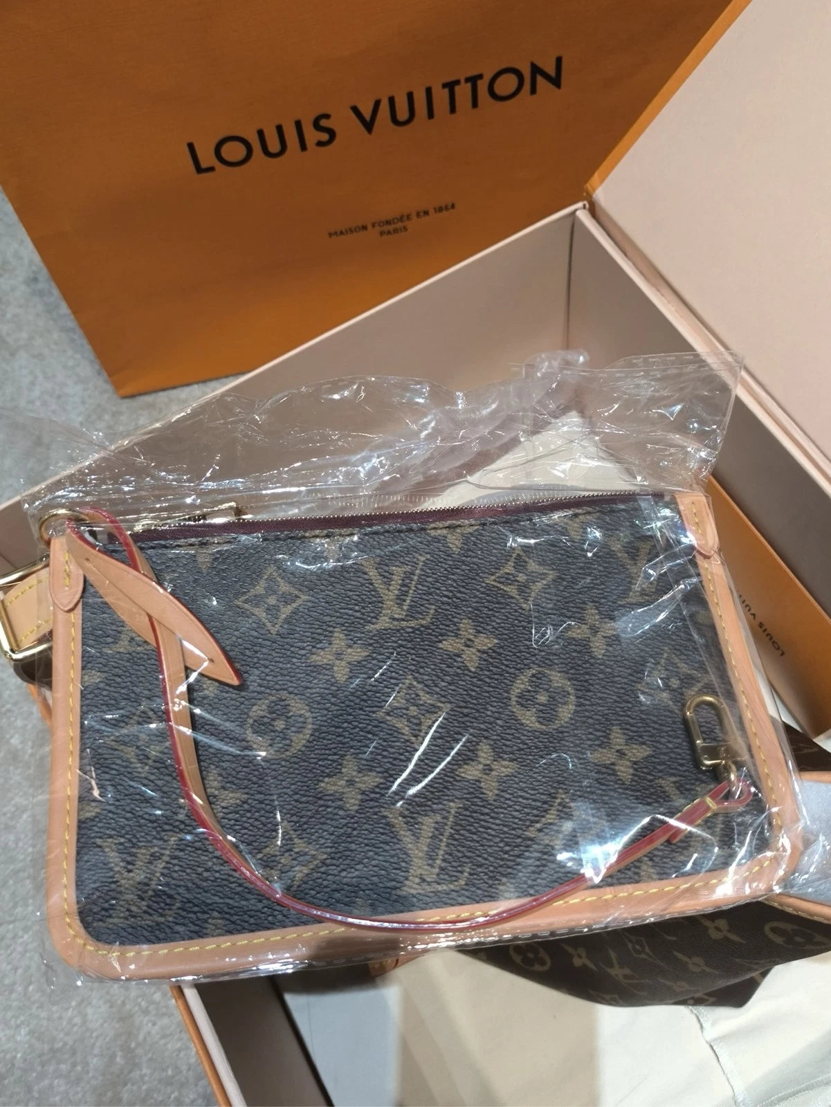 Louis Vuitton Carryall Monogram Canvas Tote Bag Excellent