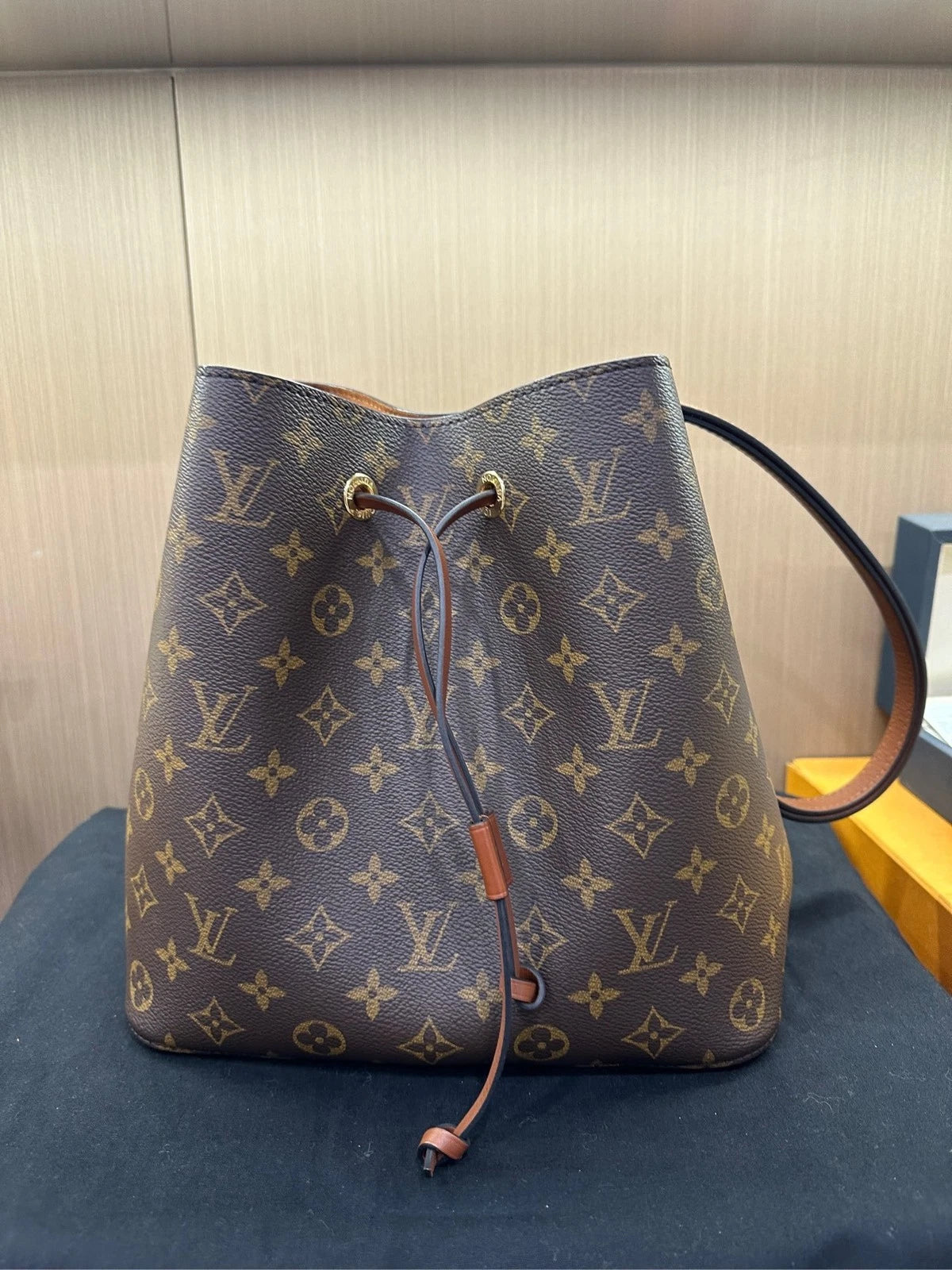 Louis Vuitton Brown Leather Bucket Bag For Women Pre-owned