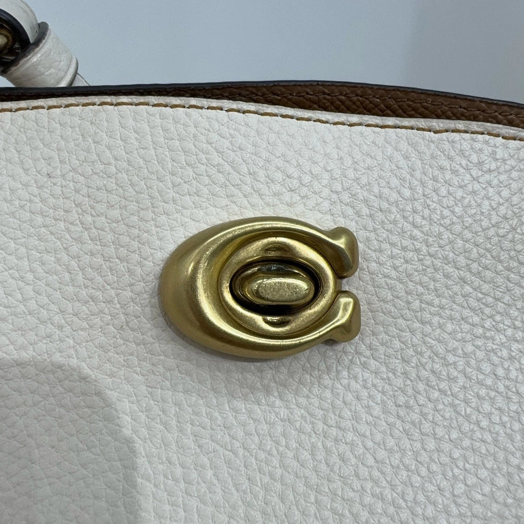 COACH Willow 24 Solid Leather Medium Bucket Bag For Women