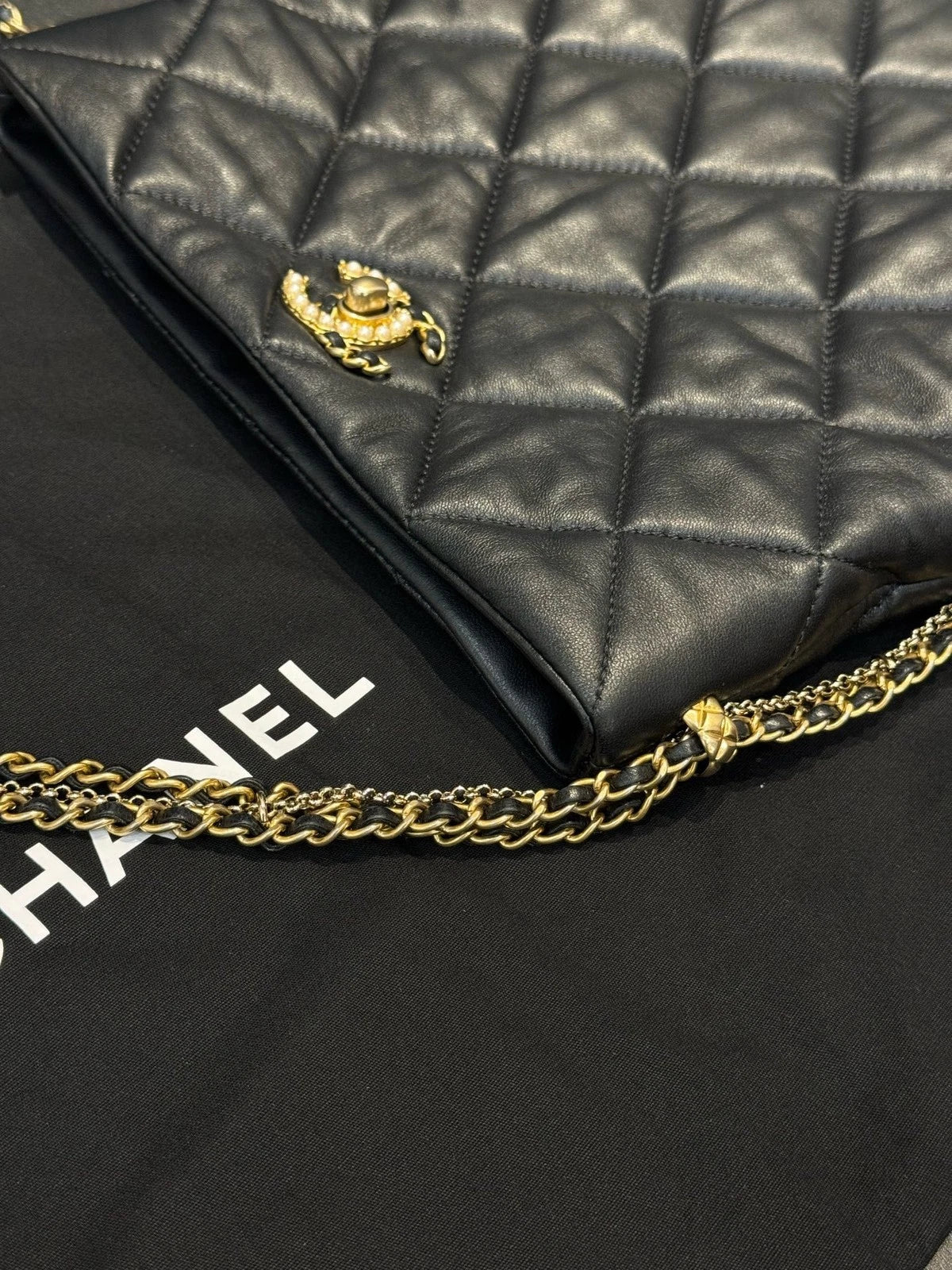 CHANEL Black Tote Chain Shoulder Handbag for Women