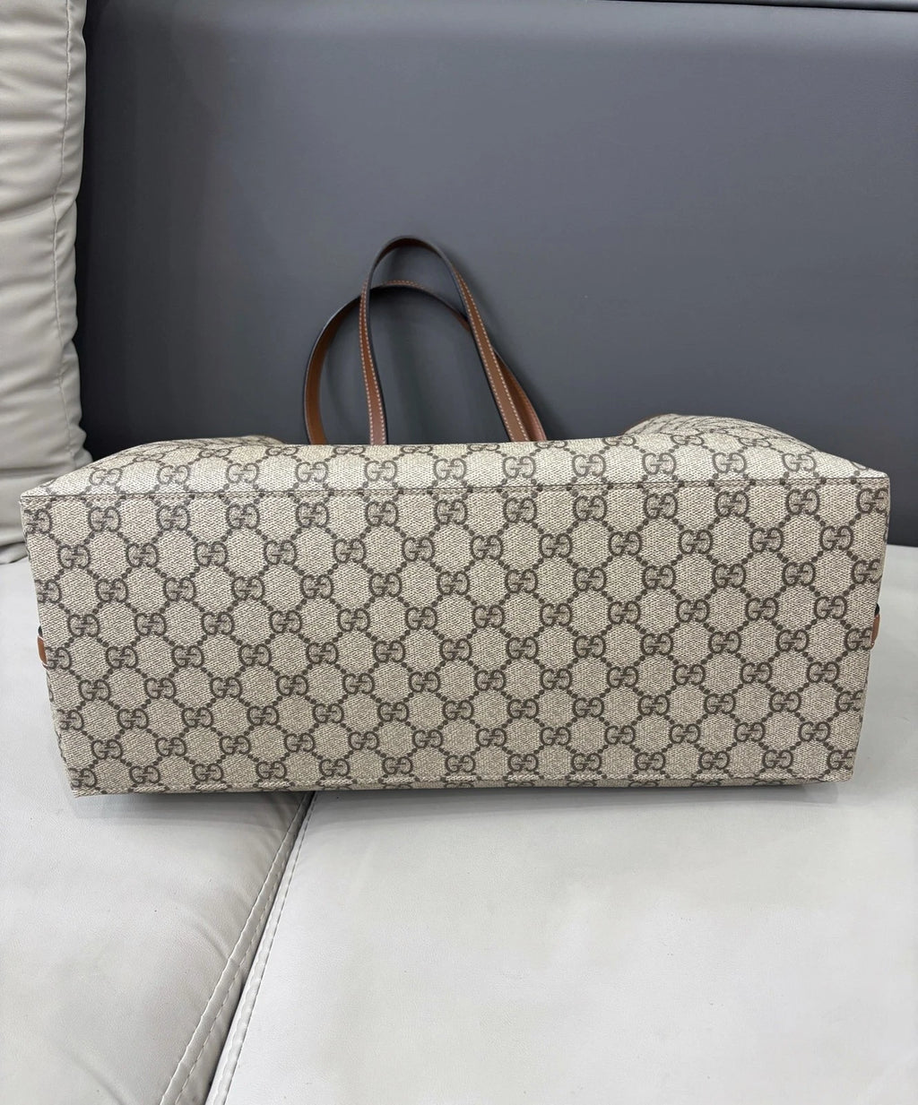Excellent Condition Gucci Emblem GM Monogram Canvas Tote Beige Shoulder Bag