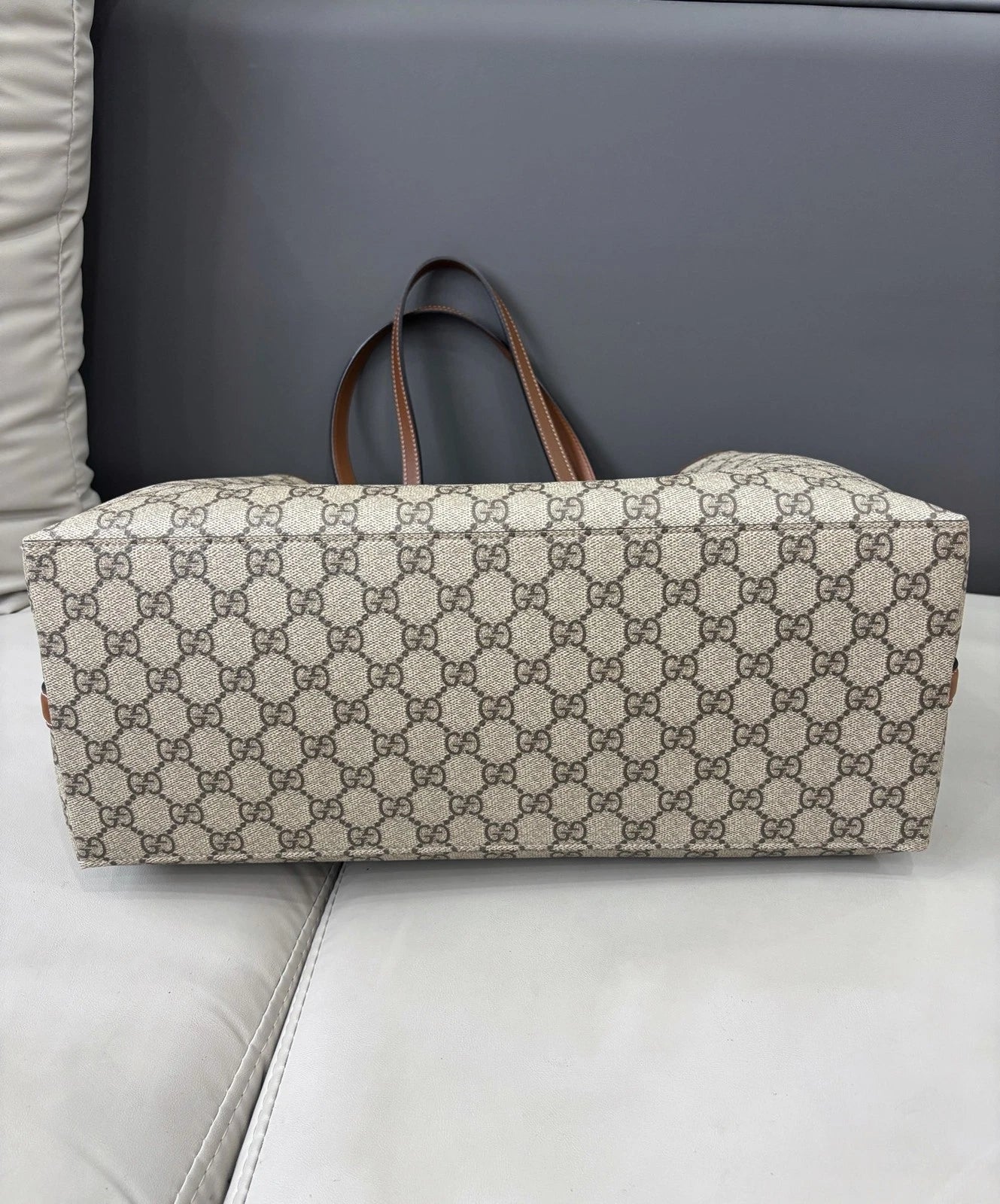 Excellent Condition Gucci Emblem GM Monogram Canvas Tote Beige Shoulder Bag