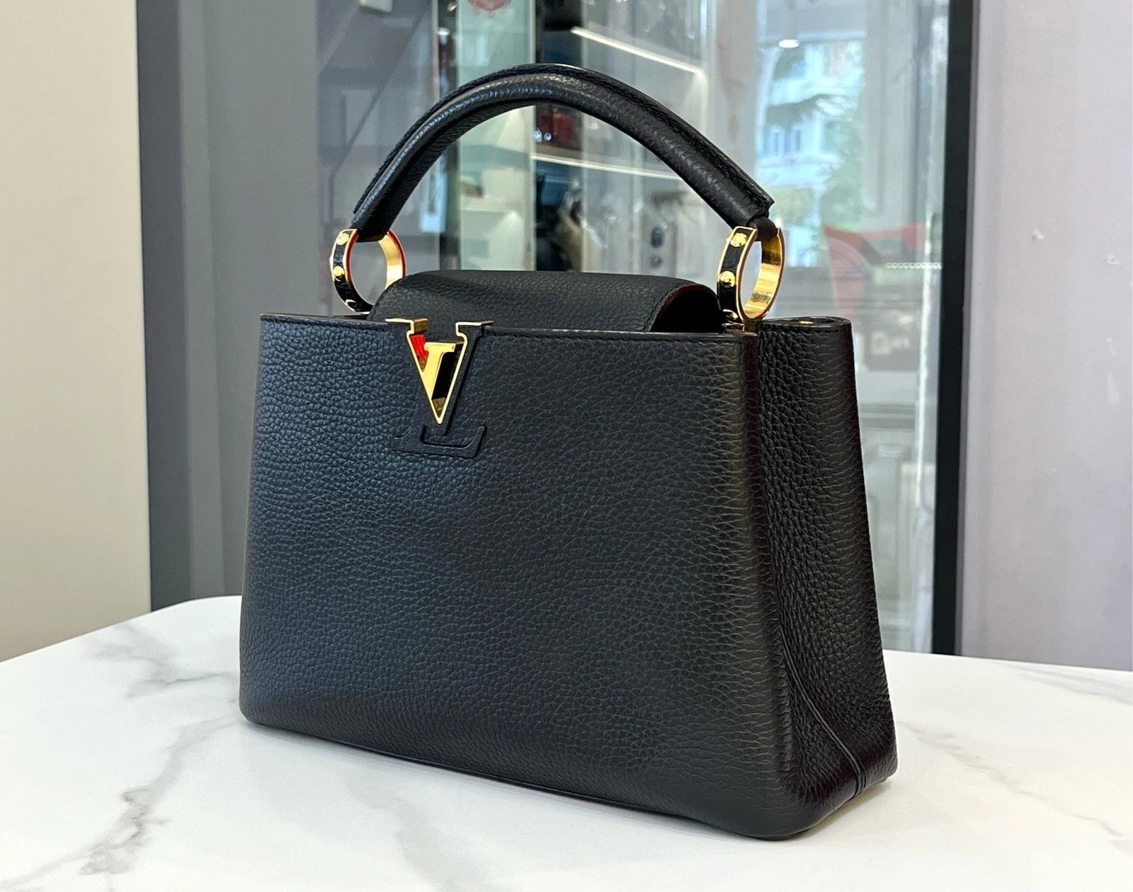 Louis Vuitton Capucines Crossbody Top Handle Excellent