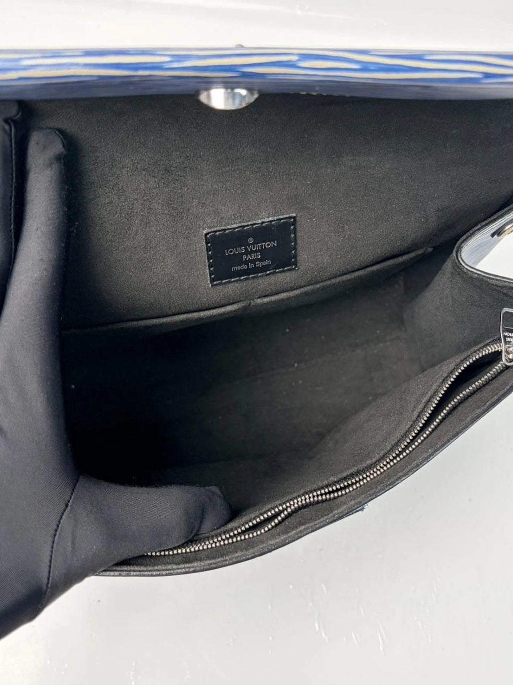sj0001 xp02180 Louis Vuitton Cluny BB EPI Leather