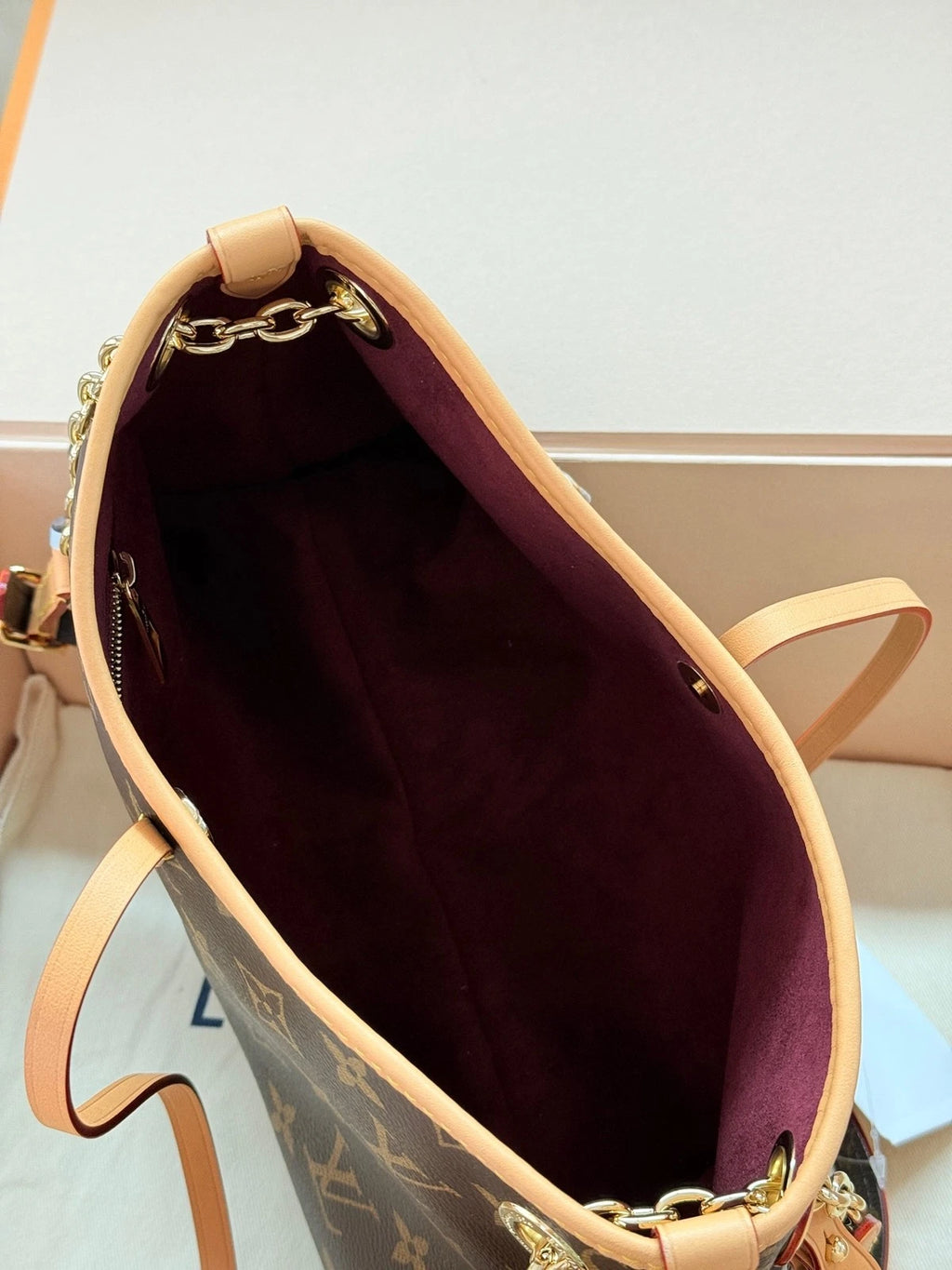 Louis Vuitton Carryall Monogram Canvas Tote Bag Excellent