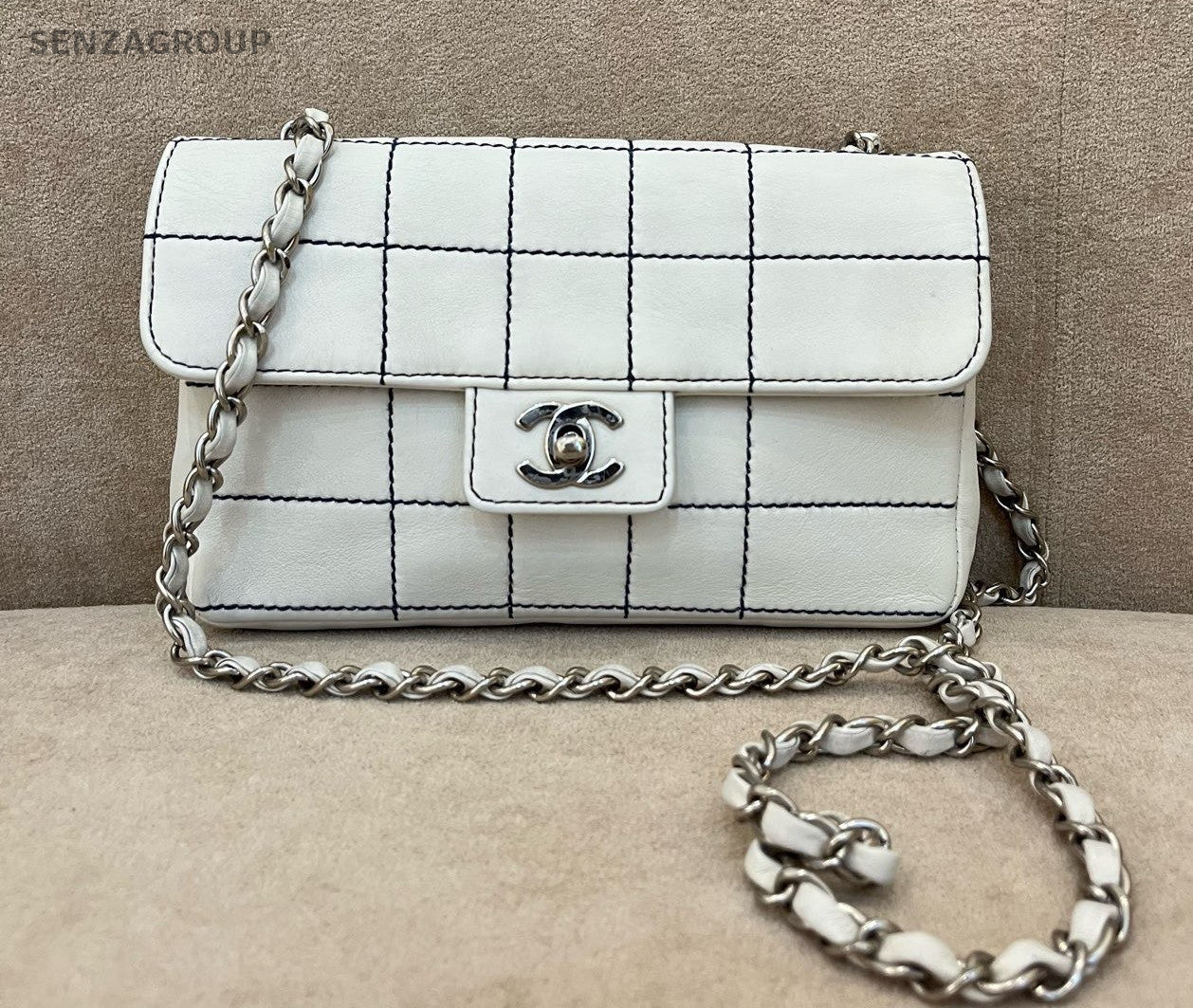CHANEL External suture line Chain Shoulderbag White Women