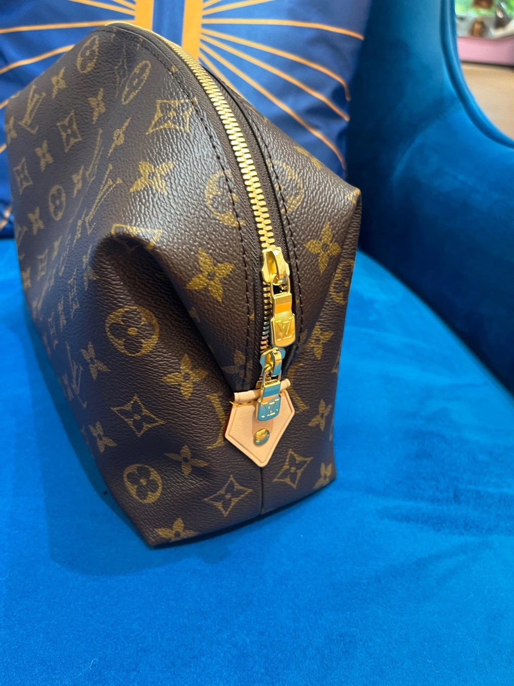 Louis Vuitton Monogram Large Canvas Cosmetic Pouch For Women
