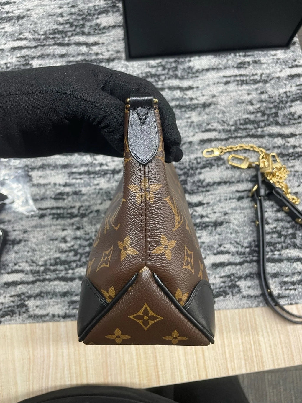 Louis Vuitton Boulogne Leather Black Shoulder Bag Crossbody Excellent