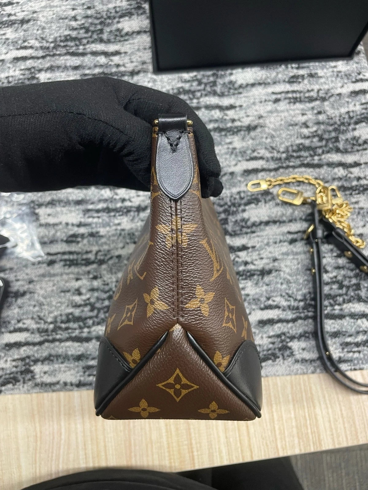 Louis Vuitton Boulogne Leather Black Shoulder Bag Crossbody Excellent