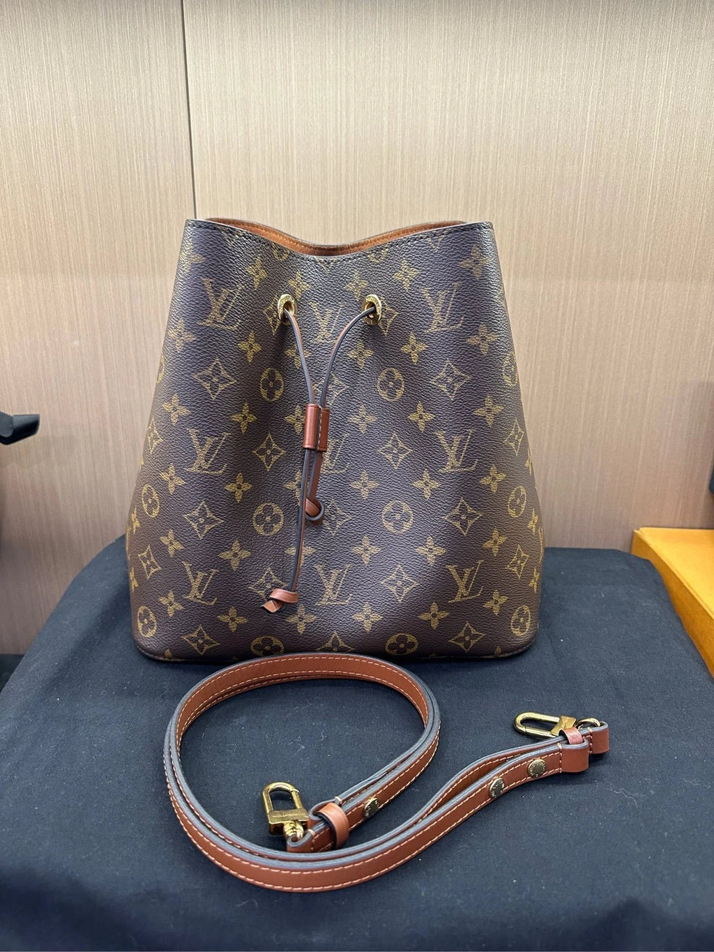 Louis Vuitton Brown Leather Bucket Bag For Women Pre-owned