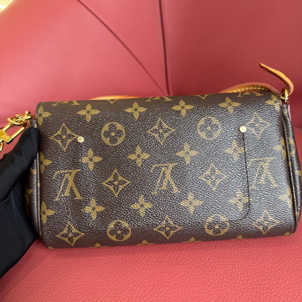 Louis Vuitton Favorite Monogram Canvas Shoulder Bag Crossbody Excellent