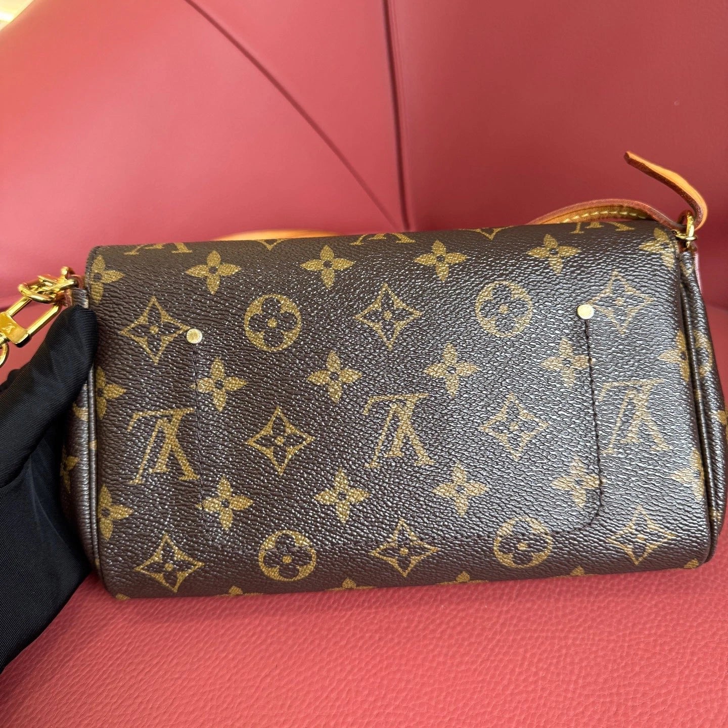 Louis Vuitton Favorite Monogram Canvas Shoulder Bag Crossbody Excellent