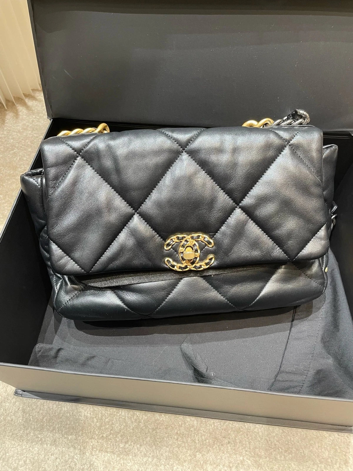 NEW CHANEL 19Bag Black Lambskin Medium Shoulder Bag For Women