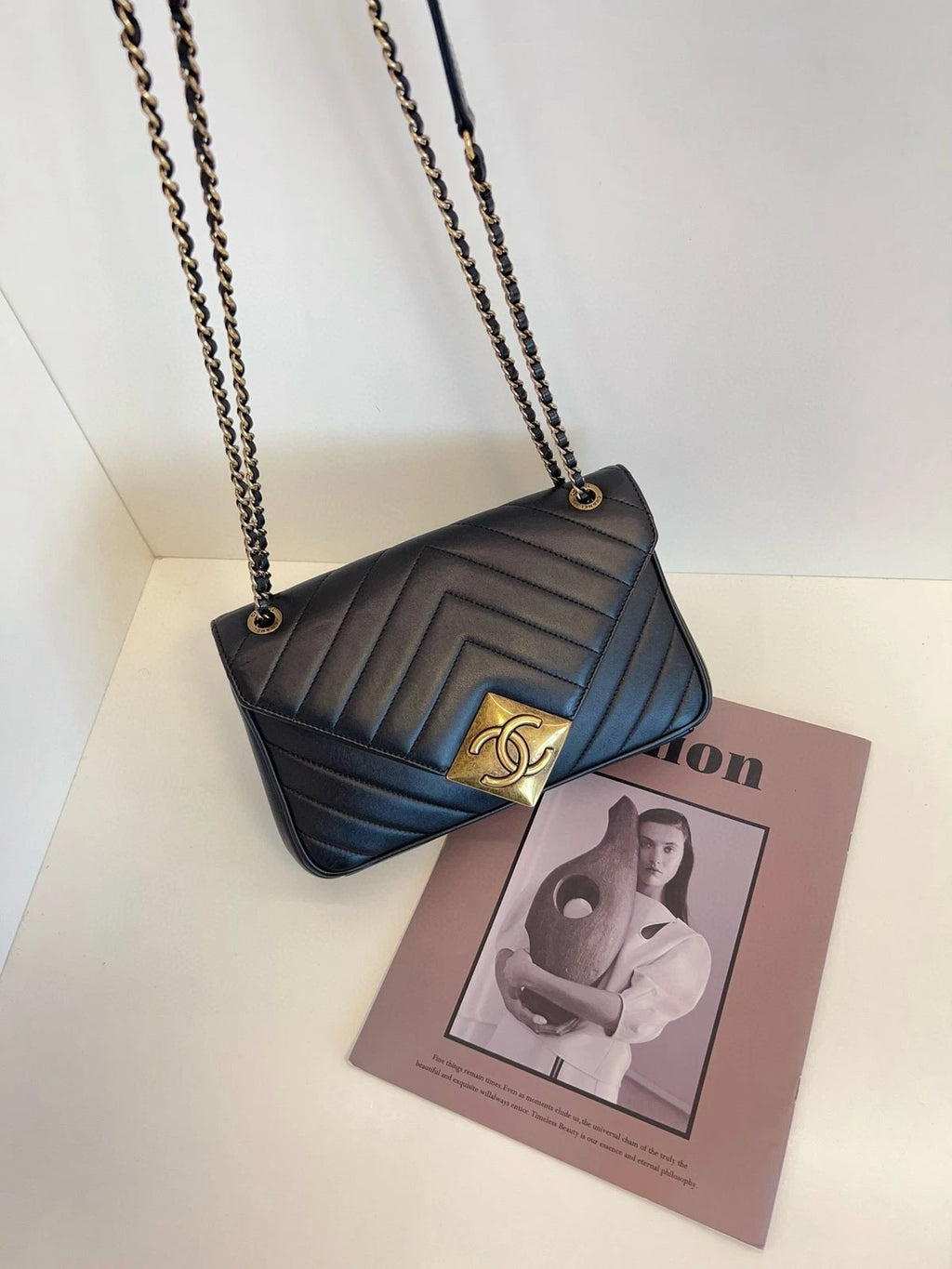 CHANEL Black Gold V-stitch Double C Flap Chain Bag For Women