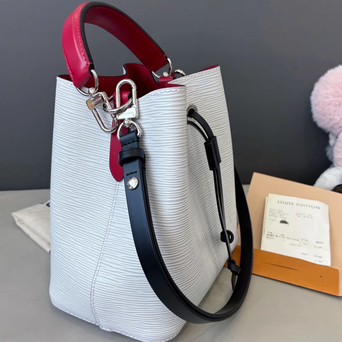 Louis Vuitton NeoNoe White Shoulder Bag Top Handle Excellent
