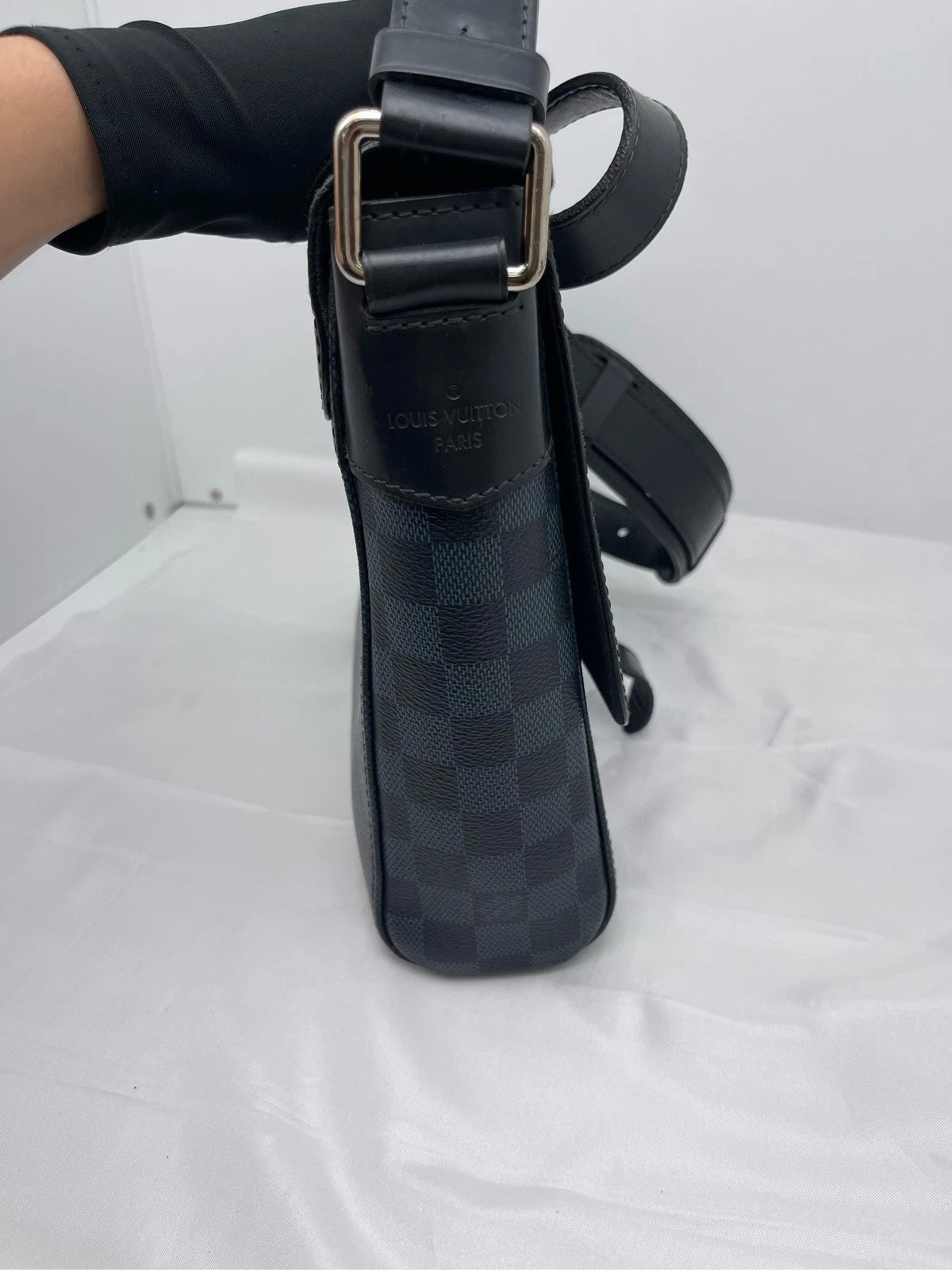 Louis Vuitton District Damier Cobalt Messenger Crossbody Shoulder Bag