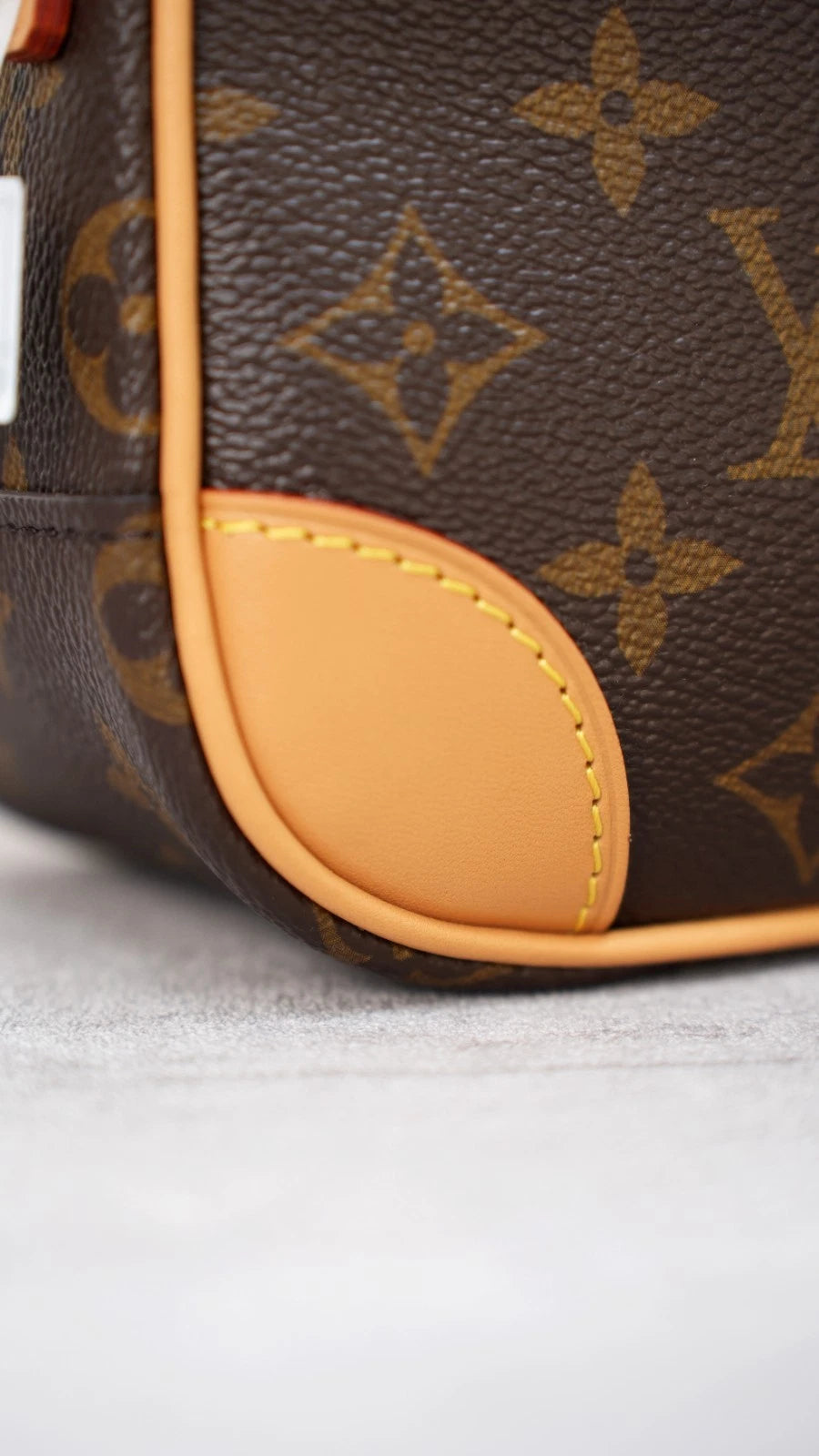 Louis Vuitton Deauville Monogram Canvas Shoulder Bag Crossbody Excellent