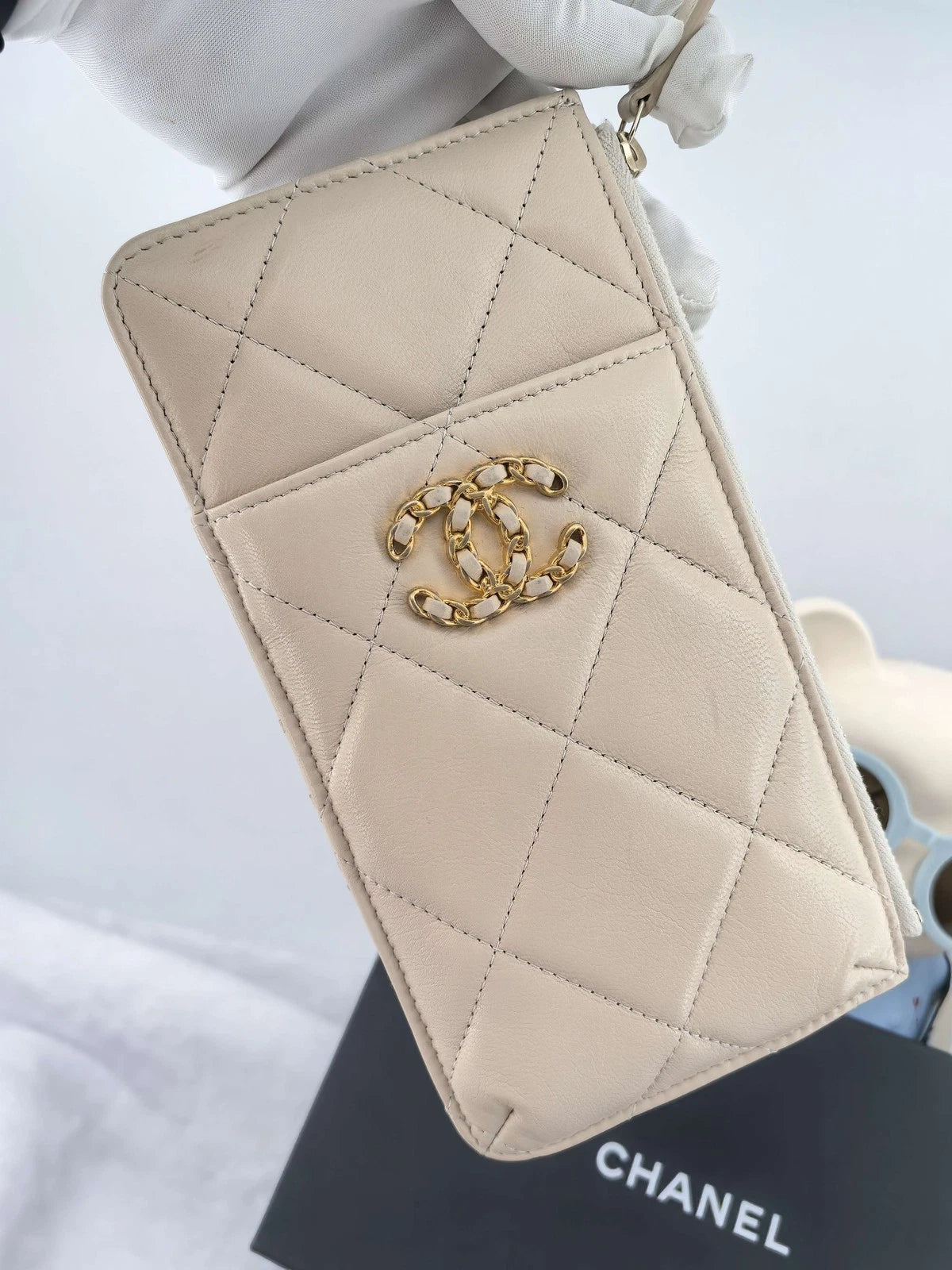 CHANEL Beige Leather 19 Series Clutch Card Phone Bag For Women