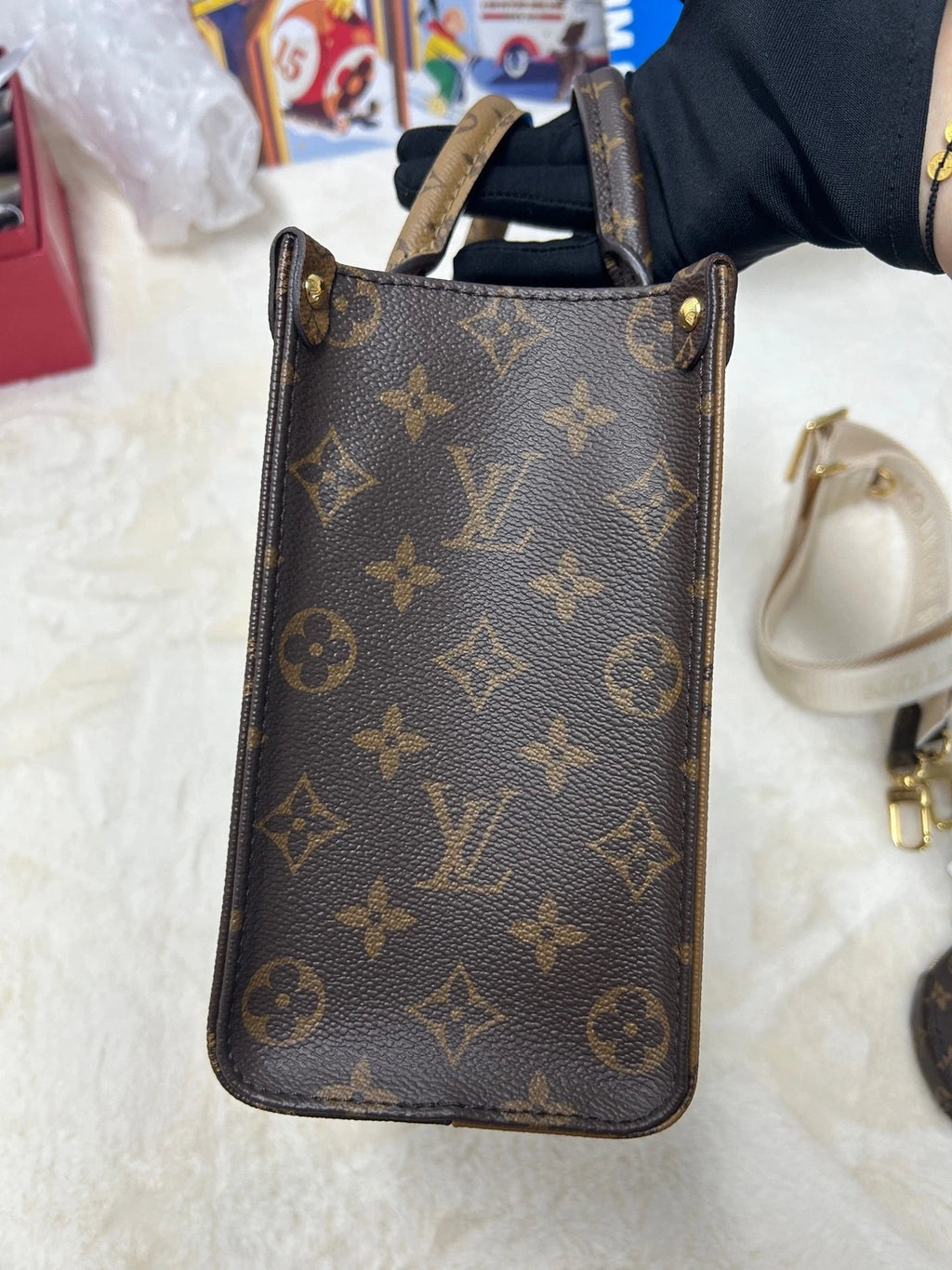Louis Vuitton Onthego Monogram Canvas Small Crossbody Handbag