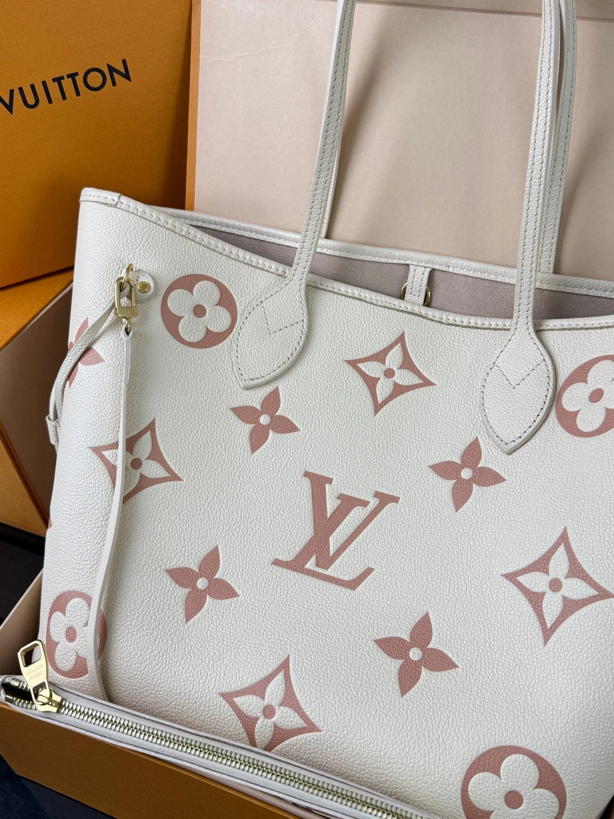 Louis Vuitton Neverfull Leather Tote Bag Excellent