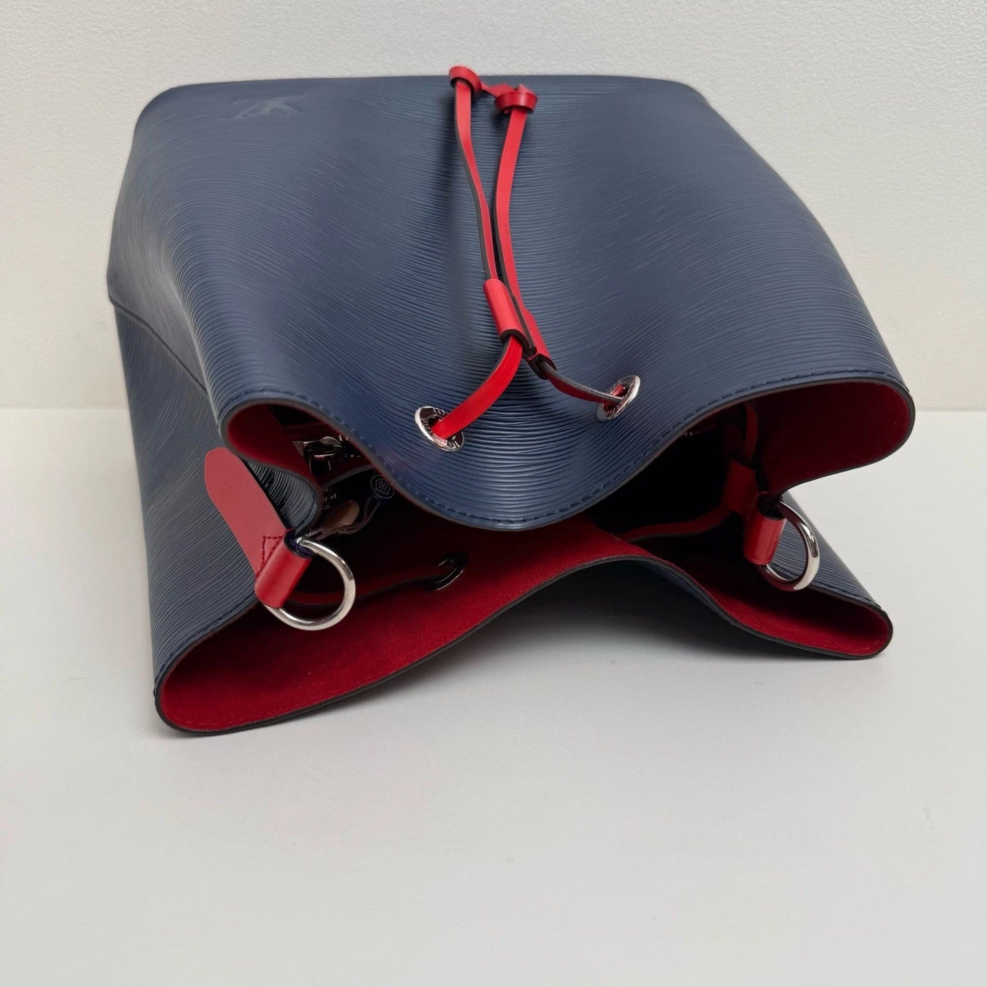 Louis Vuitton NeoNoe Epi Leather Drawstring Bucket Shoulder Crossbody Blue